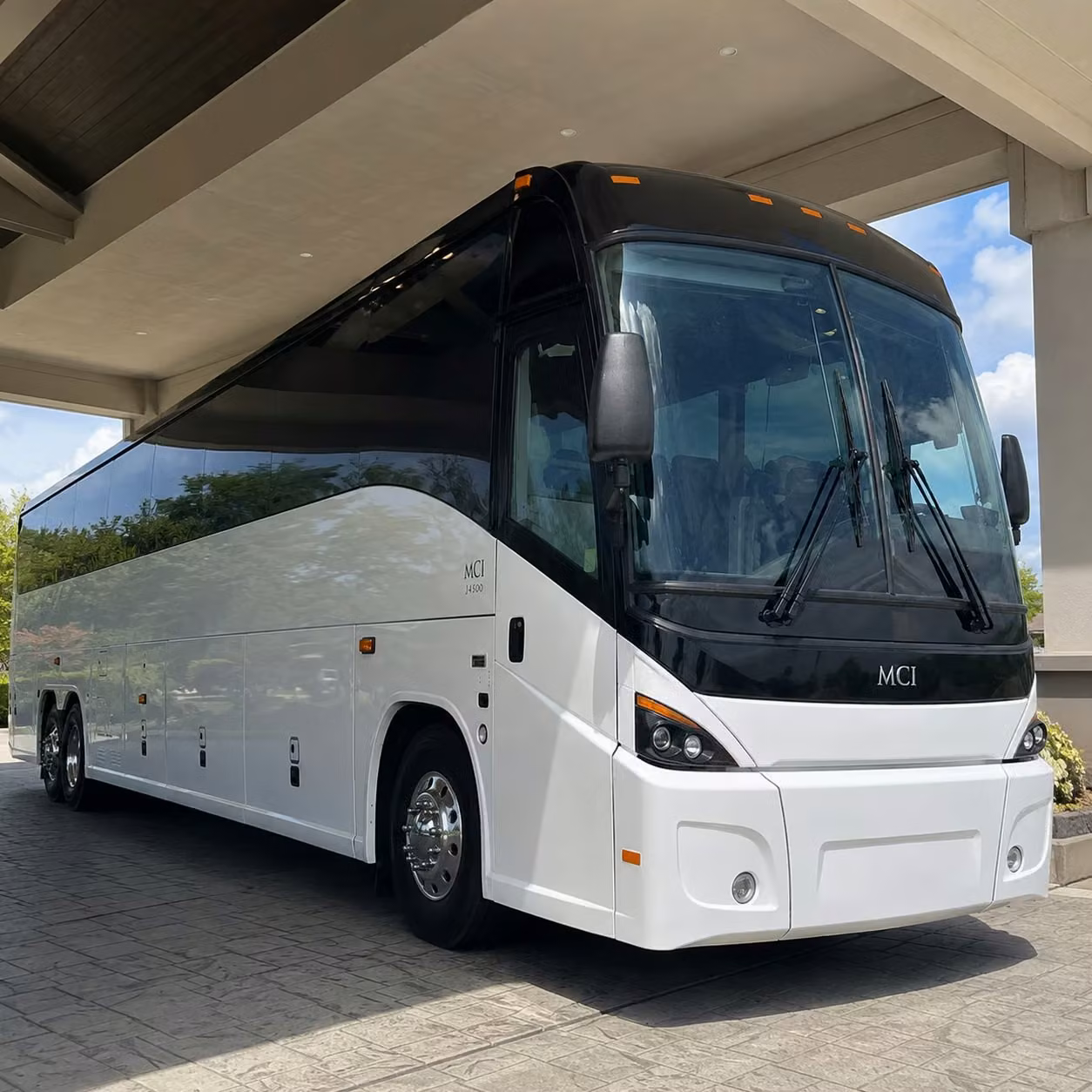 daily commuter shuttle services for st cloud s largest employers