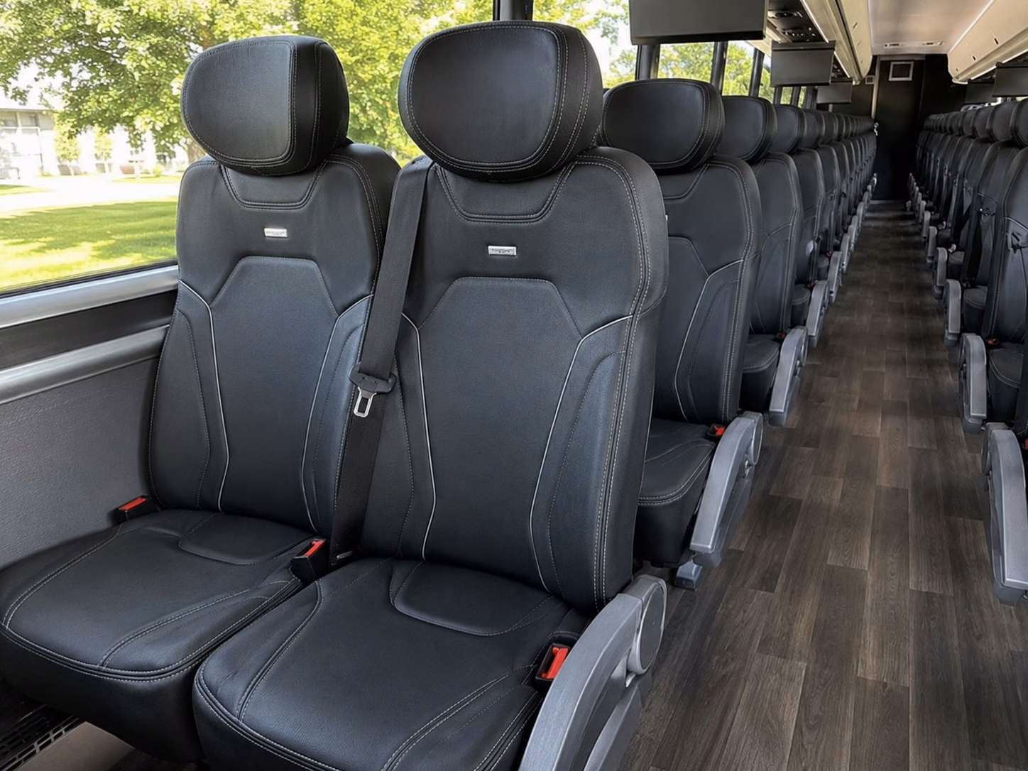 from ceremony to reception wedding guest shuttle service in st cloud